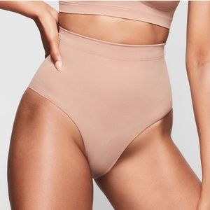 SKIMS Sculpting Seamless Mid Waist Briefs